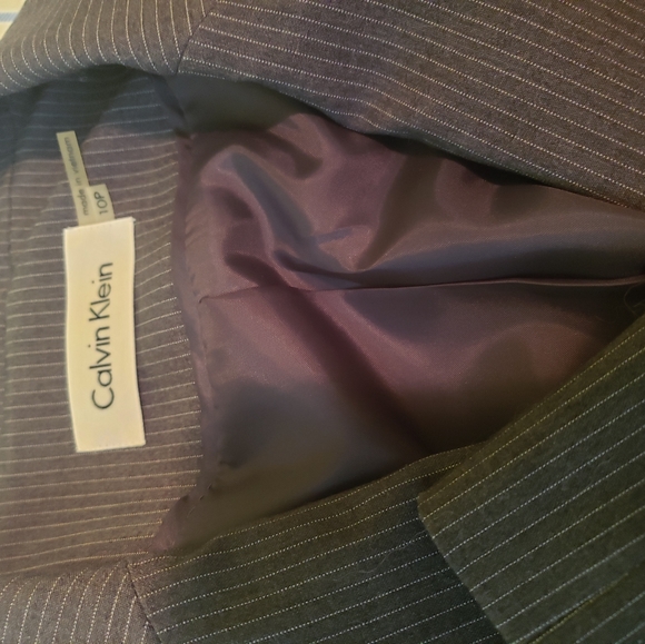 Calvin Klein pants gray stripe pants suit. Jacket size 10P, pants size 2P - Picture 12 of 12